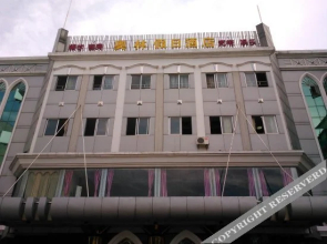 Aolin Holiday Hotel(丹江口奥林假日酒店)