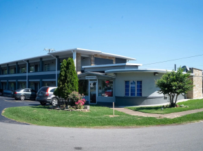 Riverside Inn and Suites