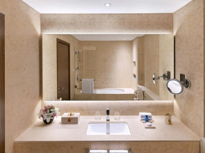 Отель Maitria Sukhumvit 18 Bangkok – A Chatrium Collection