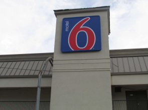 Motel 6 Brookhaven, MS