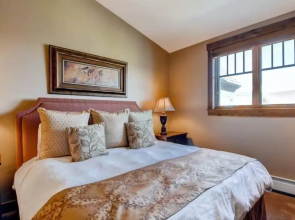3 Bedroom Mountain Condo on Main Street - Walk to Lift, Onsite Pool, Luxury-rated!