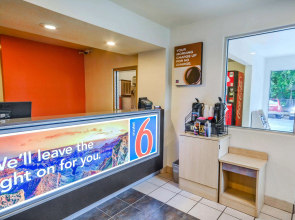 Motel 6 Huntsville, TX