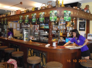 Robin’s Nest Guesthouse & Restaurant