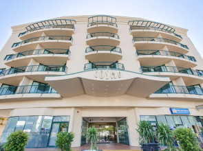 Cosmo Apartment Hotel