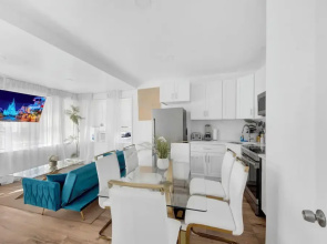 Luxury 3 BR Near NYC with Easy Parking