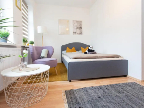 FULL HOUSE Studios - Little Sun Apartment