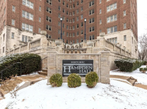 Classic CWE Apts with Full Kitchen by Zencity