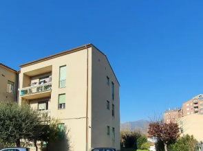 2 bed flat Centre & Stadio free parking