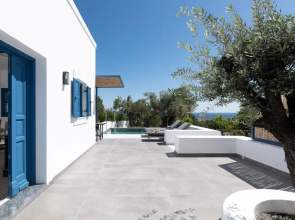 Kalathos Square Luxury Suites