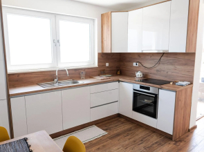 Station 22 - Brand new apartment with a terrace and private parking