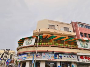 OYO 16086 Hotel Moris Banquets