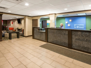 Holiday Inn Express Cleveland Airport - Brookpark by IHG