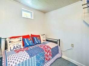 Historic Cabin Retreat: Steps to Okoboji Lake