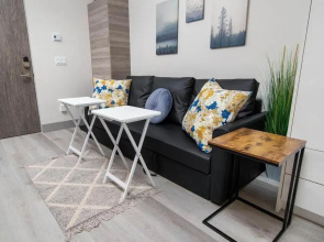 Top Floor on Okanagan Lake with AC & Heated Pool