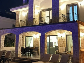 Villa-sleeps 9-parking-pool-bbq-hot Tub-pets