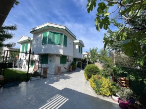 Yeşil Panjurlu Villa Otel