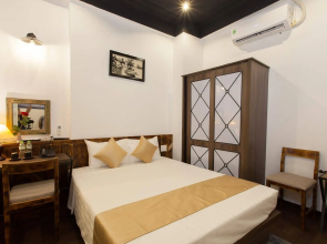 Luxury Backpackers