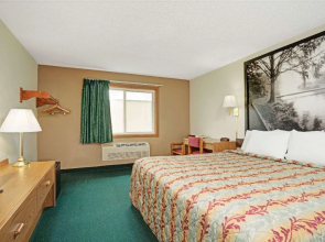 Super 8 by Wyndham Rogers Minnesota
