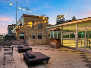Skyline Lofts by Avantstay: a Multi-level Industrial-chic Retreat in Dtla With Rooftop Views, Soaring Ceilings & Steps to Dining, Music & Culture