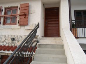 Easeful Pifar Apartment great location