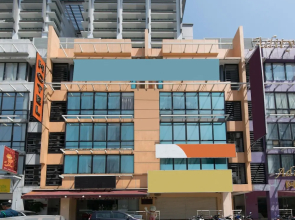 OYO 137 1st Centro Hotel
