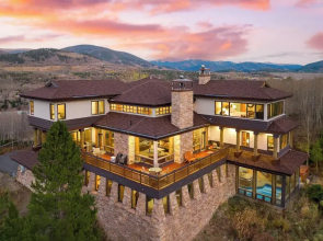 Topaz Estate by Avantstay Luxe Home, Pool + View