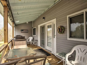 Spacious Bethlehem Mountaintop Home w/ Deck & View