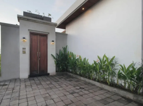 Bougainvillea Villas Cemagi by Parigata