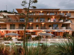 Luna Minoica Suites
