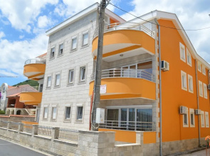 Seafront Apartment Bijela