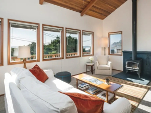 Beeswax & Beach by Avantstay - Fireplace & Ocean Views