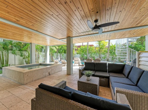 Reef Romance managed by Beach Retreats