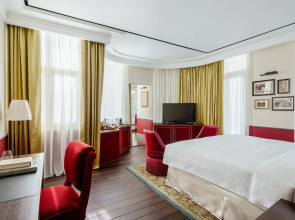 Maxwell Reserve Singapore, Autograph Collection