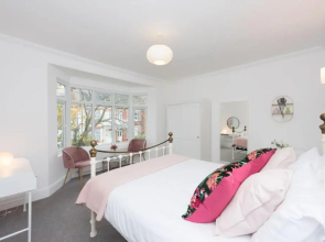 Light and spacious three bedroom house in Margate close to beach and amenities