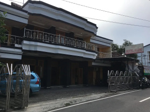 Hotel Alami near Alun-Alun Klaten by ZUZU