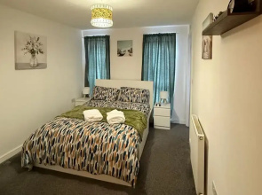 2 Bed - Sleeps 6 - Free Parking