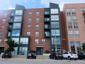 East Ward 2 BR Apt with WiFi by Frontdesk