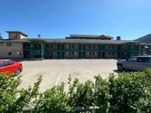 Super 8 by Wyndham Sicamous