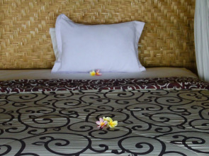 Dikaloha Medewi Surfcamp