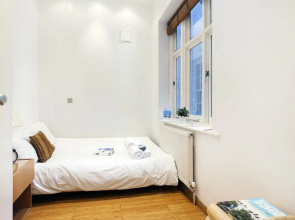 The Cheniston Gardens Abode - IA01