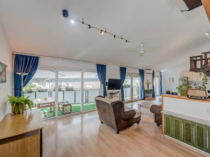 Spacious apartment Zvone with 3 balconies and parking