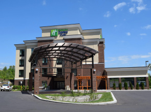 Holiday Inn Express & Suites Geneva Finger Lakes by IHG