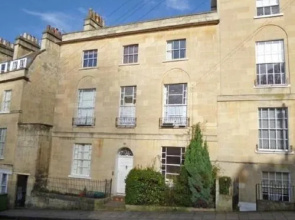 Lyncombe Apartment