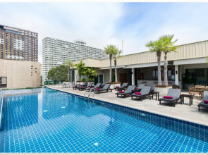 Sea Me Spring Too Hotel