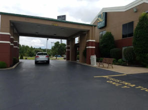 Quality Suites Paducah I-24