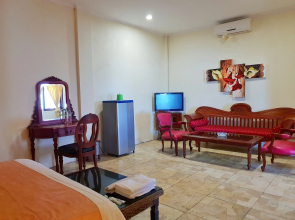 77 Sunset Plaza