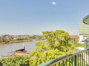 Cosmo Apartment Hotel Milton