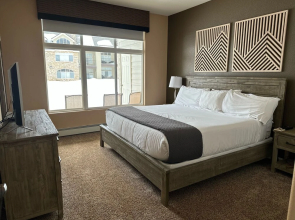 New Listing! Beautiful Frisco Condo With Lake Views! 2 Bedroom Condo by RedAwning