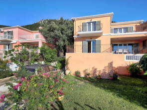 Villa Melias, luxurious villa with superb view of the islands, 400 m from the sea