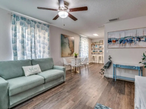 Cortez Gardens Cottage 11, Renovated, Close to Beach, 3-Bed, 2 Bath 10 people